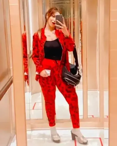 Call Girls Colonelganj Cash On Delivery