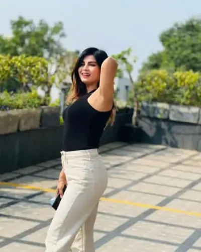 Call Girls Colonelganj Cash On Delivery